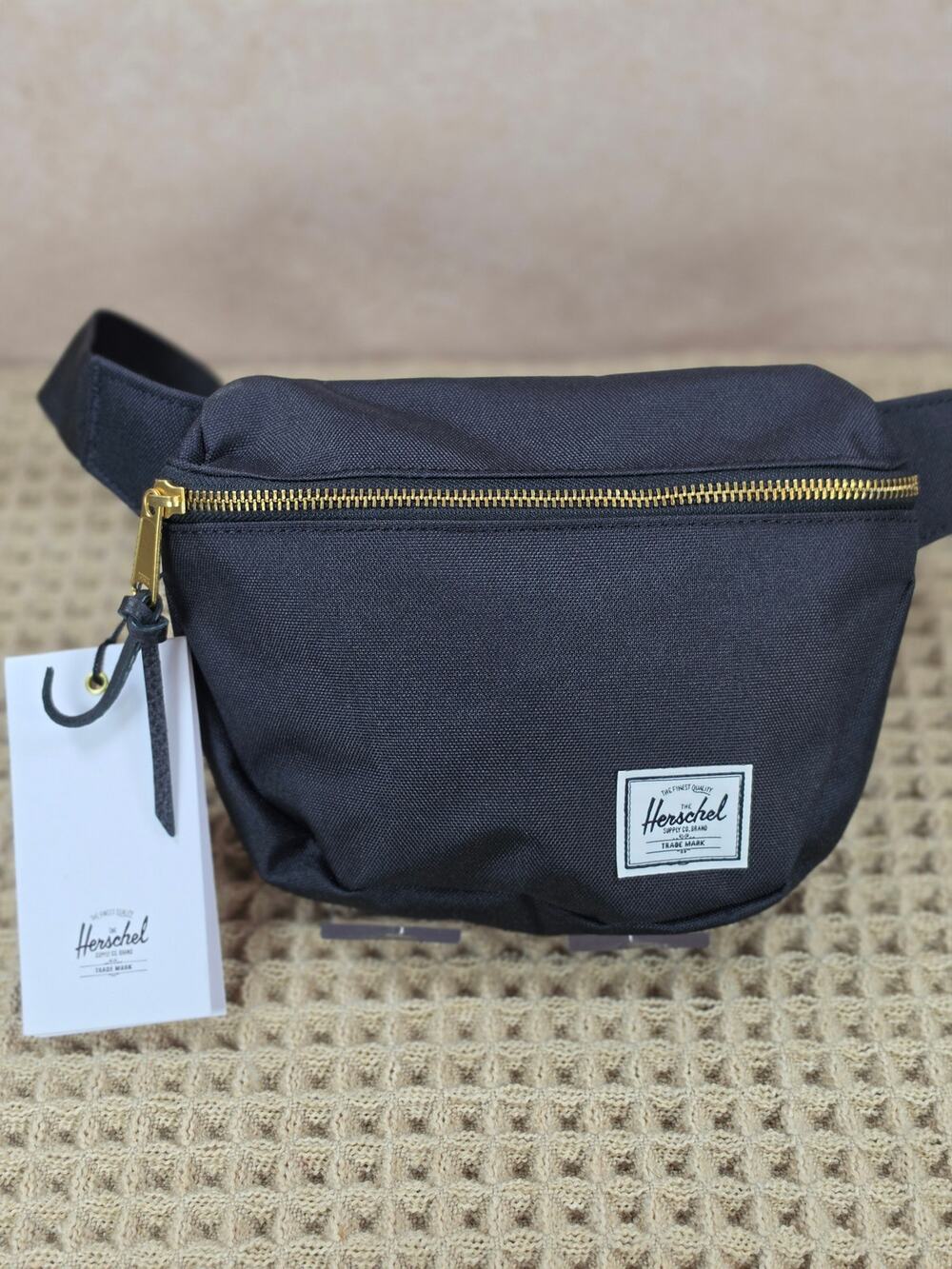 Herschel Fifteen Hip Pack 10215‑300001‑OS Black Crossbody Waist Bag – NWT
